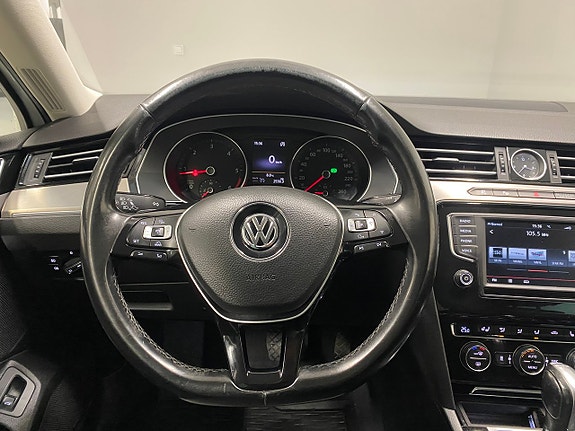 Volkswagen Passat 12 of 18
