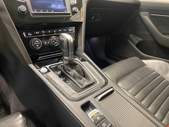 Volkswagen Passat 14 of 18