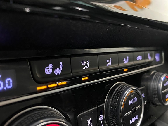 Volkswagen Passat 16 of 18