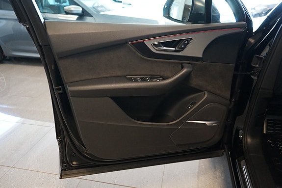 Audi SQ7 4 of 5