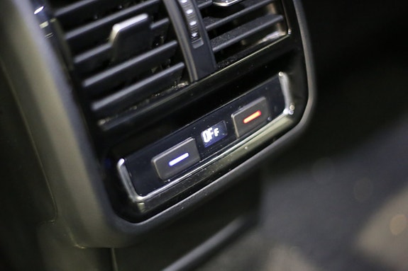 Volkswagen Passat 14 of 25