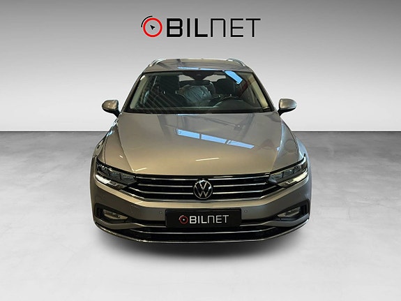Volkswagen Passat 7 of 25