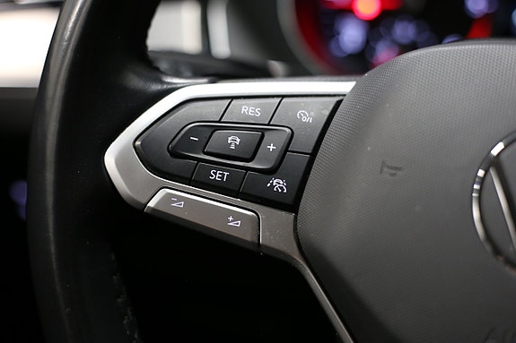 Volkswagen Passat 18 of 25