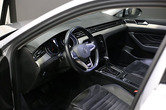 Volkswagen Passat 12 of 25