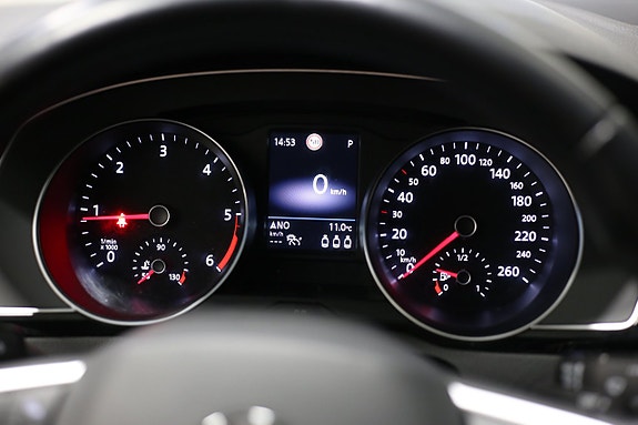 Volkswagen Passat 17 of 25