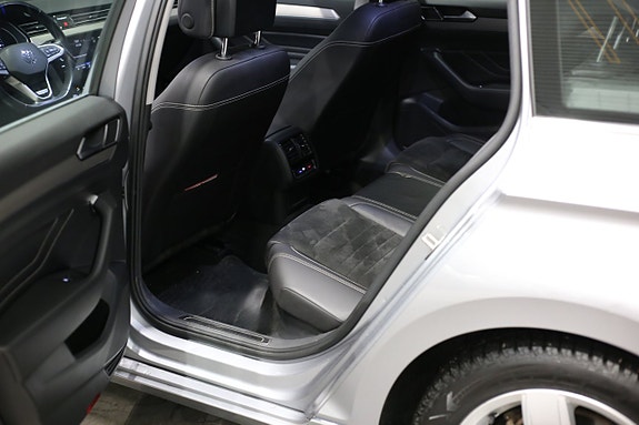 Volkswagen Passat 13 of 25