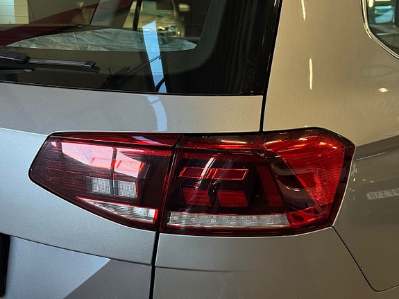 Volkswagen Passat 10 of 25
