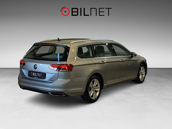 Volkswagen Passat 6 of 25