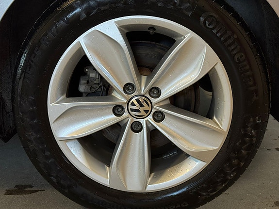 Volkswagen Passat 11 of 25