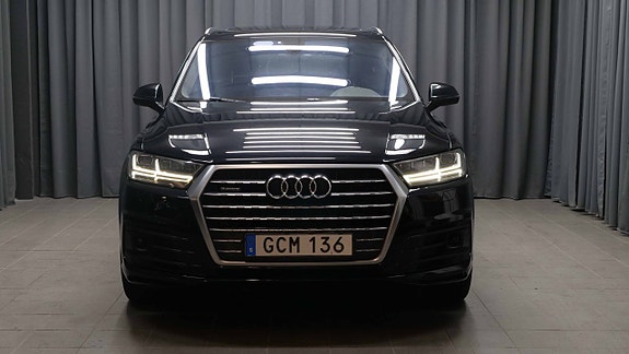 Audi Q7 2 of 5