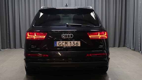 Audi Q7 3 of 5