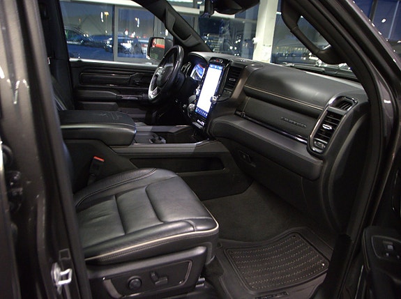 Dodge RAM 1500 14 of 18