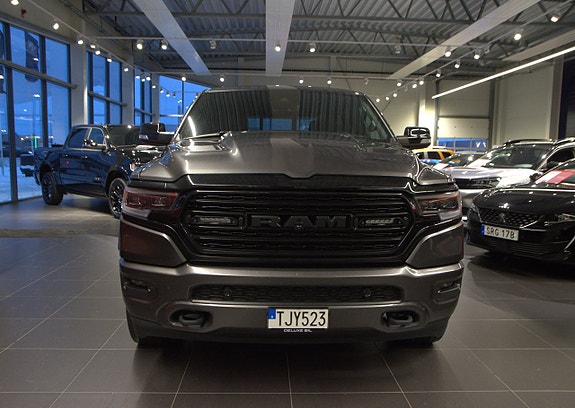 Dodge RAM 1500 2 of 5
