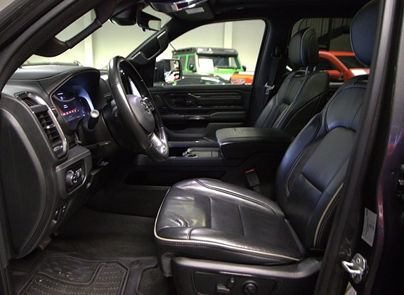 Dodge RAM 1500 11 of 18