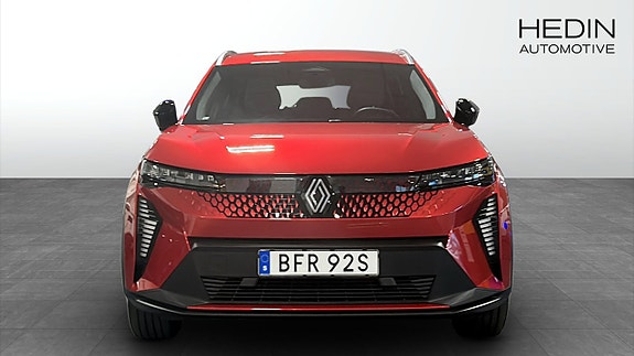 Renault Scenic E-Tech 8 of 9