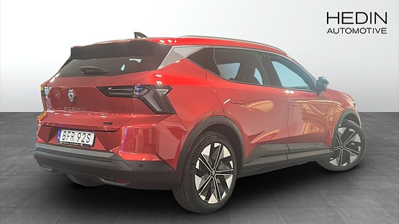 Renault Scenic E-Tech 2 of 9