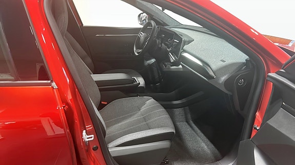 Renault Scenic E-Tech 3 of 9