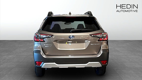 Subaru Outback 7 of 12