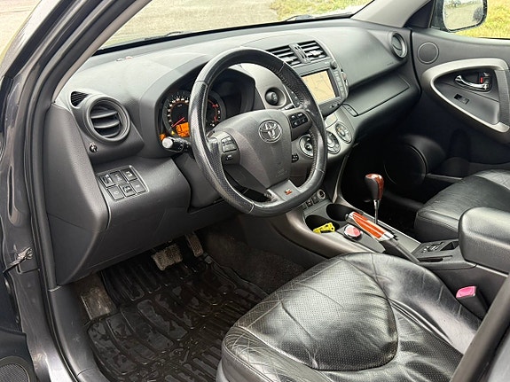 Toyota RAV4 8 of 9