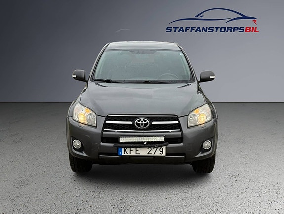 Toyota RAV4 2 of 9
