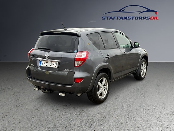 Toyota RAV4 5 of 9