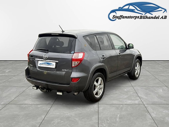 Toyota RAV4 4 of 5