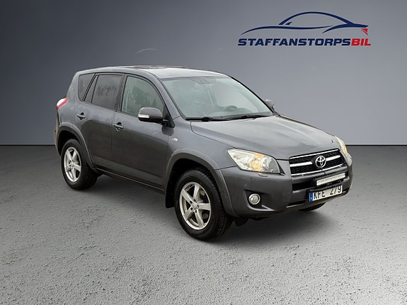 Toyota RAV4 3 of 9