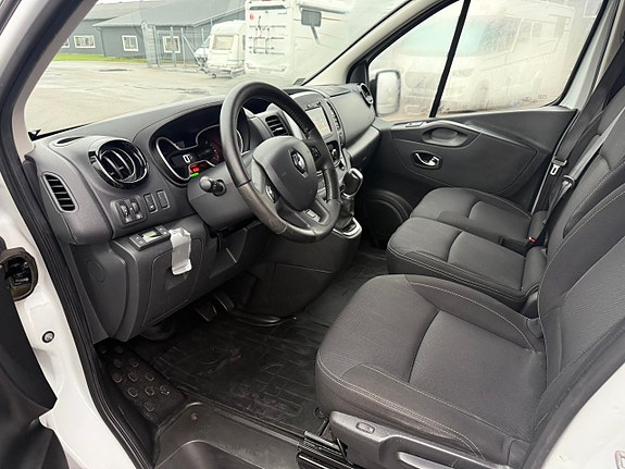 Renault Trafic 9 of 9