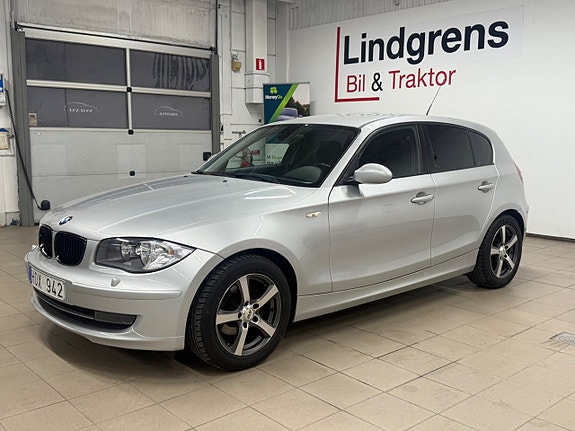 BMW 118i 2 of 5