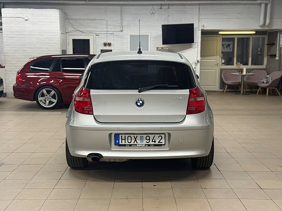 BMW 118i 4 of 5