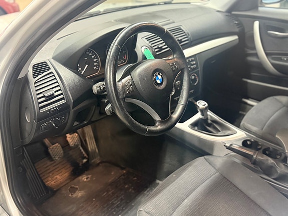 BMW 118i 8 of 12