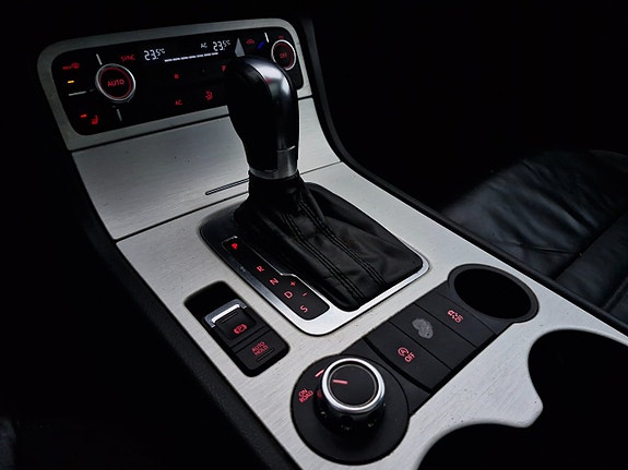 Volkswagen Touareg 9 of 18