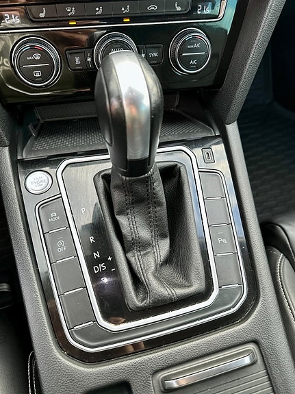 Volkswagen Passat 17 of 19