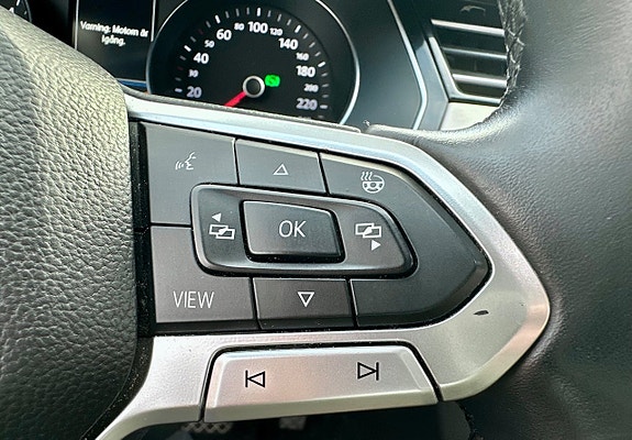 Volkswagen Passat 16 of 19