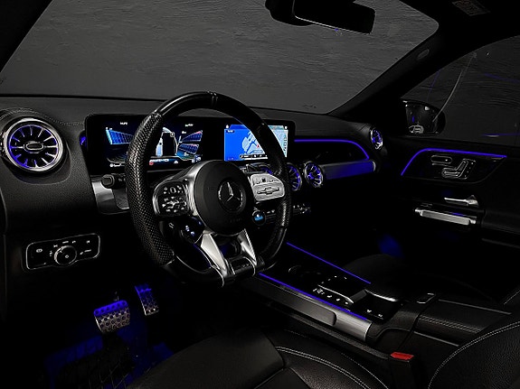 Mercedes-Benz GLB250+ 4 of 26