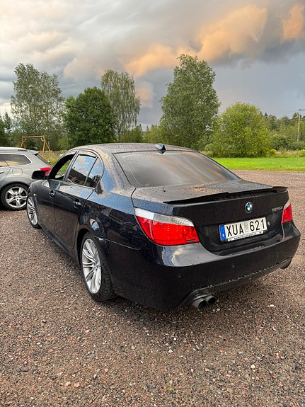 BMW 525i 2 of 4