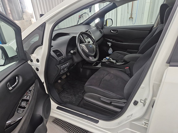 Nissan Leaf 7 of 21