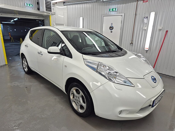 Nissan Leaf 3 of 5