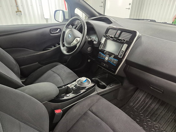 Nissan Leaf 4 of 5