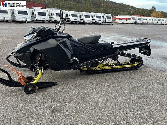 Ski-Doo Summit X 165 850 -17 4 of 7