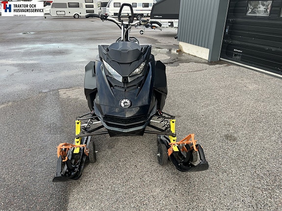 Ski-Doo Summit X 165 850 -17 2 of 7