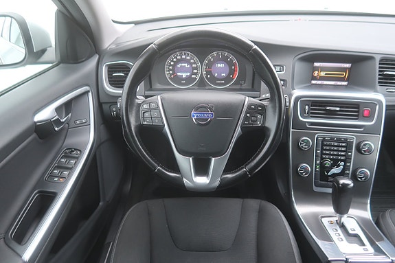 Volvo V60 8 of 27