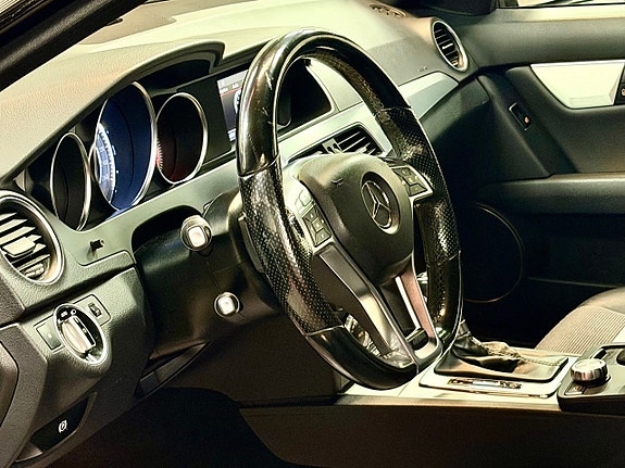 Mercedes-Benz C200 9 of 13