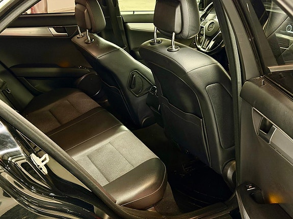 Mercedes-Benz C200 13 of 13