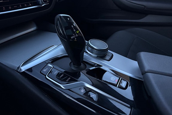 BMW 530e 16 of 30
