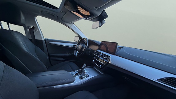 BMW 530e 12 of 30