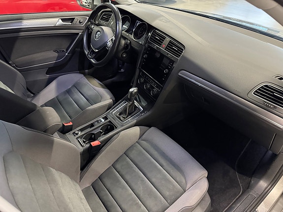 Volkswagen Golf Alltrack 10 of 23