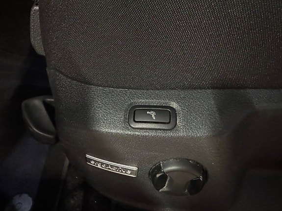 Volkswagen Golf Alltrack 21 of 23