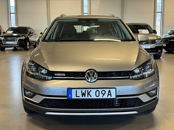 Volkswagen Golf Alltrack 2 of 5