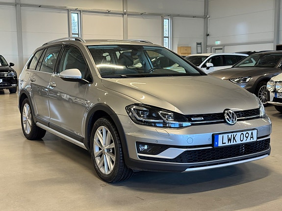 Volkswagen Golf Alltrack 3 of 5